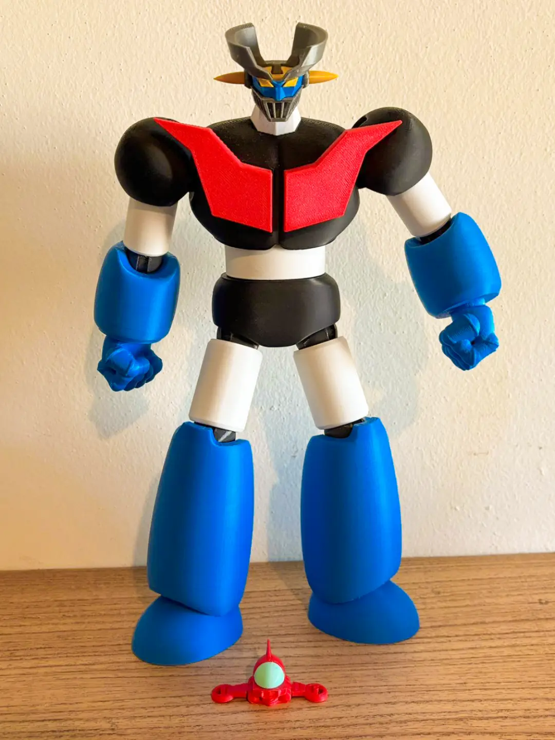 Retro style super robot collector figurine with painted finish